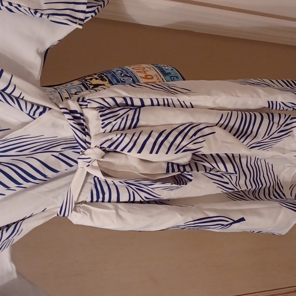 SHEIN short jumper with belt - Picture 2 of 3